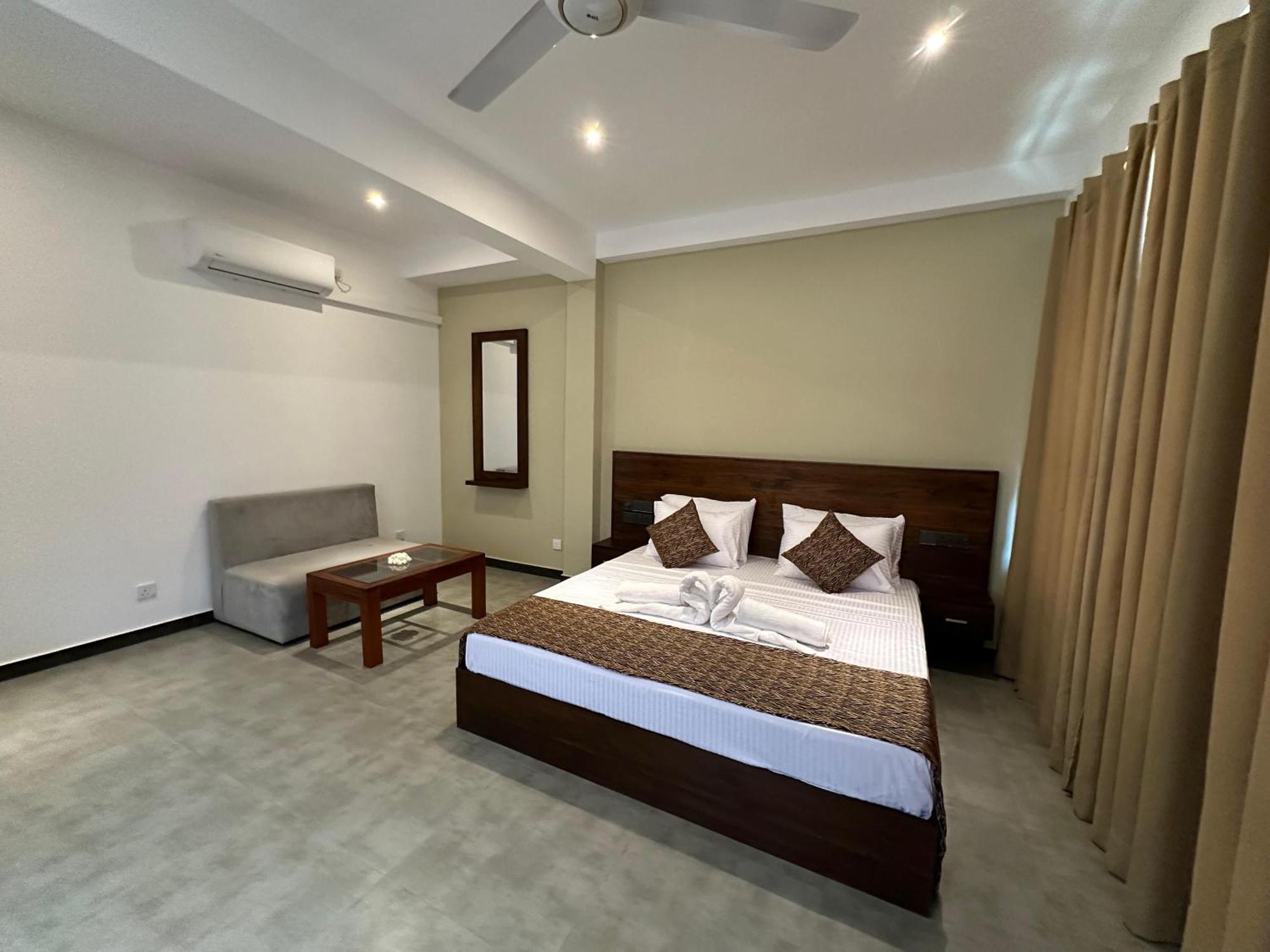 Cocos Polhena Hotel Matara Ngoại thất bức ảnh